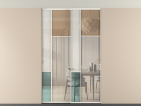 Алюминевая перегородка vntp2_5 Алюминий пудровый белый Четыре стекла. Цвет Алюминий пудровый белый. Материал Алюминий в эмали. Коллекция Перегородка Mosaic внутри проёма двустворчатая со скрытым креплением в потолок. Картинка.