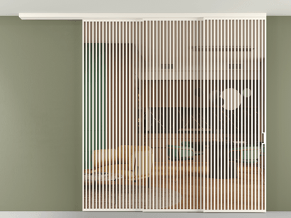 Алюминевая перегородка pv3_06_ Алюминий пудровый белый Прозрачное оранжевое стекло, триплекс, 6мм. Цвет Алюминий пудровый белый. Материал Алюминий в эмали. Коллекция Перегородка Formato вдоль стены на потолок телескопик синхро 3. Картинка.